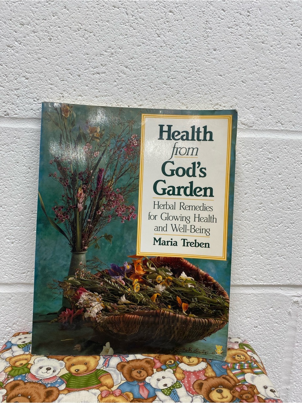 paperback copy of the book Health from God's Garden by Maria Treben - Picture 1 of 15